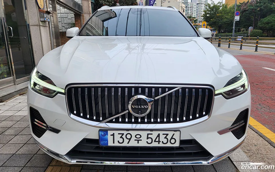 Volvo XC60 B6 2023 — фото 1, купить с доставкой в Москву