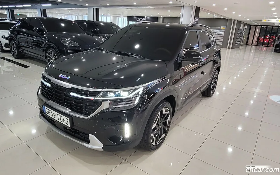 Kia Seltos 2.0 2WD 2023 — фото 1, купить с доставкой в Москву
