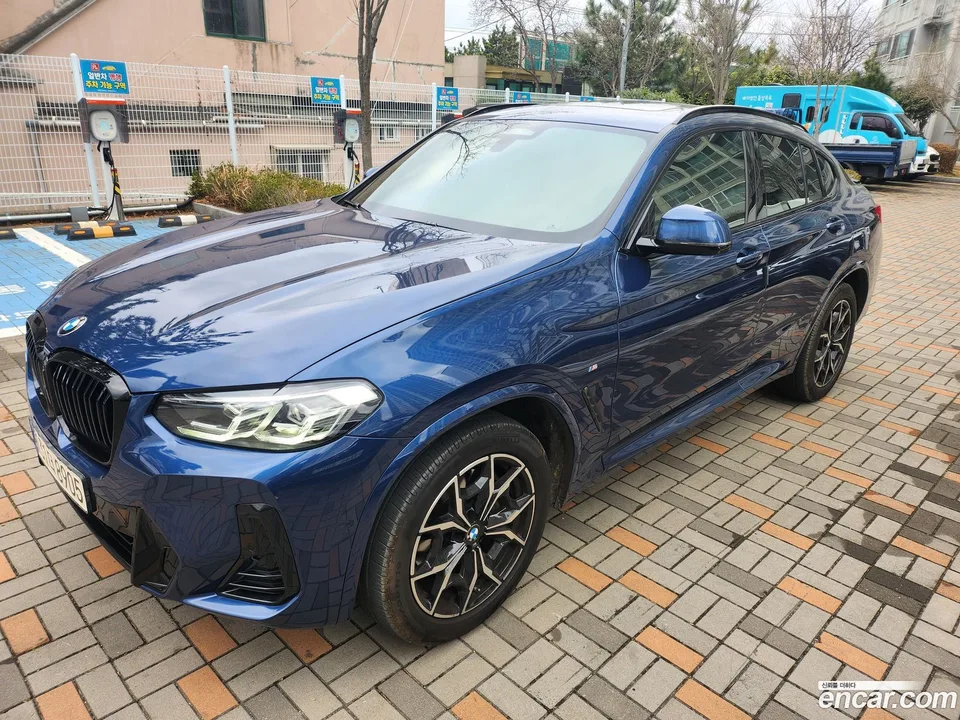 BMW X4 xDrive20i M 2023 — миниатюра 3