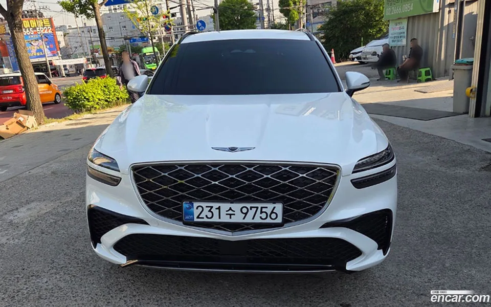 Genesis GV70 2.5T 2WD 2025 — фото 1, купить с доставкой в Москву