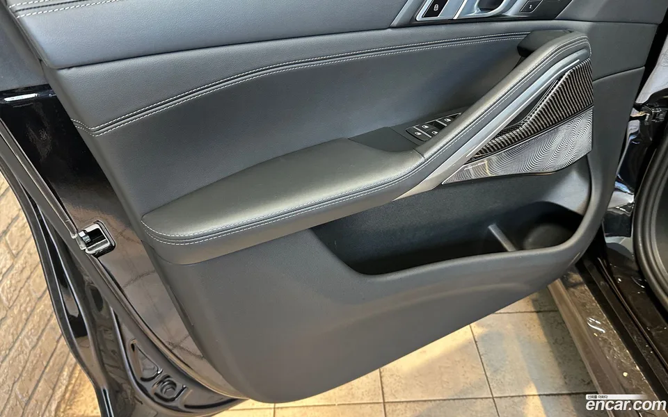BMW X6 M60i 2024 — миниатюра 4