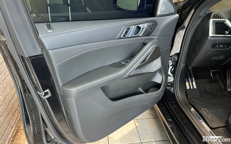 BMW X6 M60i 2024 — миниатюра 5