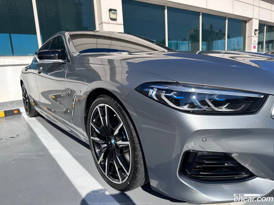 BMW 8 Series M850i xDrive 2023 — миниатюра 4