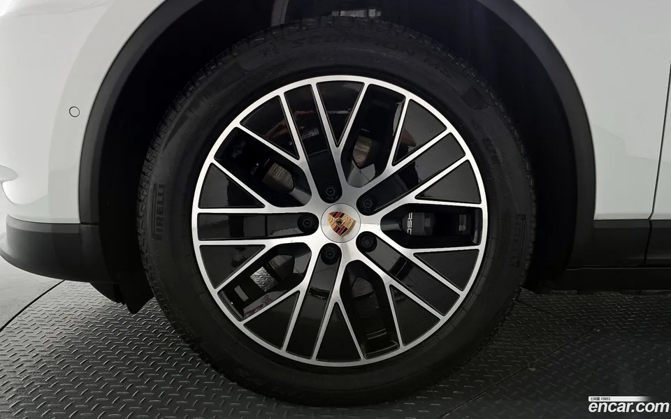 Porsche Macan Electric 4 2025 — миниатюра 2