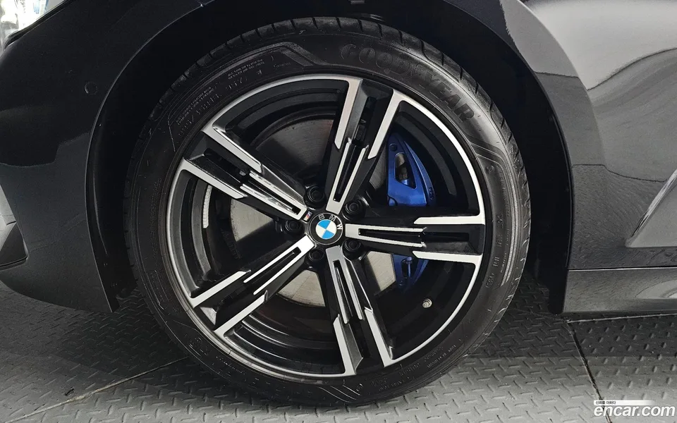 BMW 3 Series 320i M 2023 — миниатюра 5