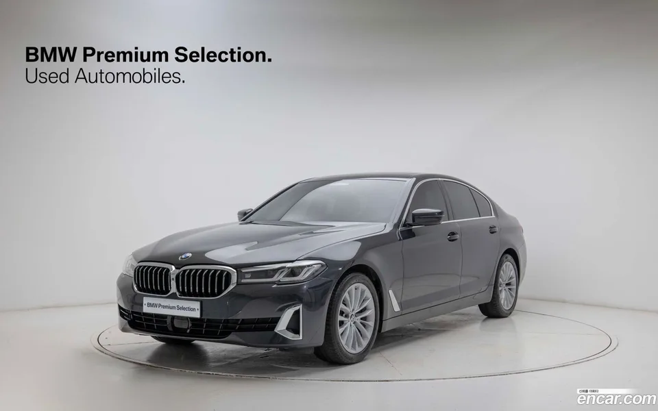BMW 5 Series 520i 2023 — фото 1, купить с доставкой в Москву