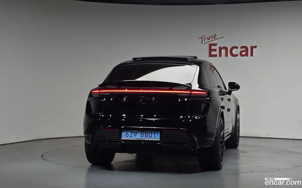 Porsche Macan Electric 2025 — миниатюра 4