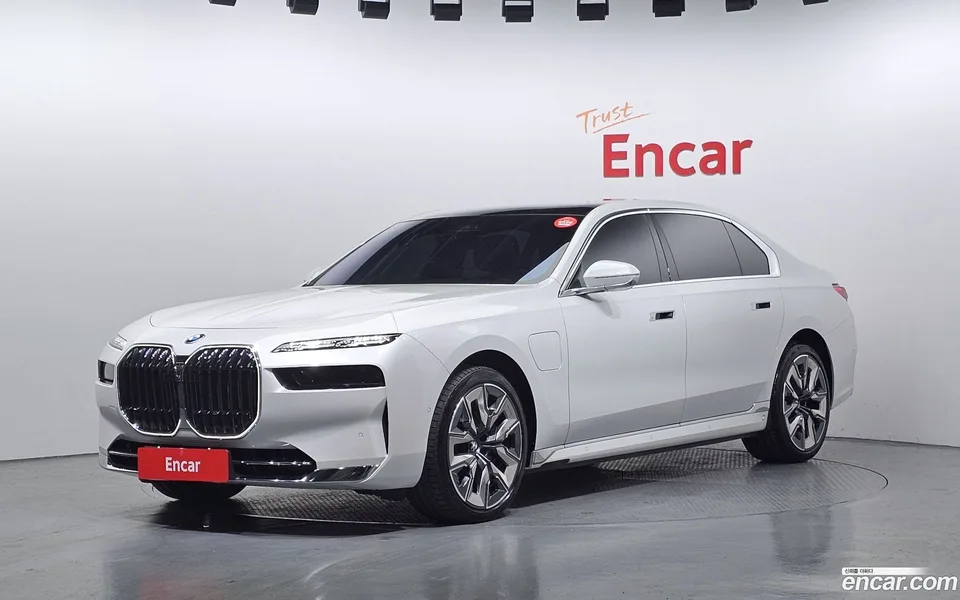 BMW 7 Series 750e xDrive 2023 — миниатюра 2