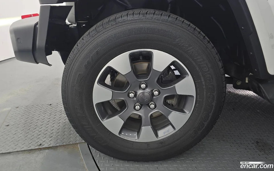 Jeep Wrangler 2.0 4 2022 — миниатюра 2