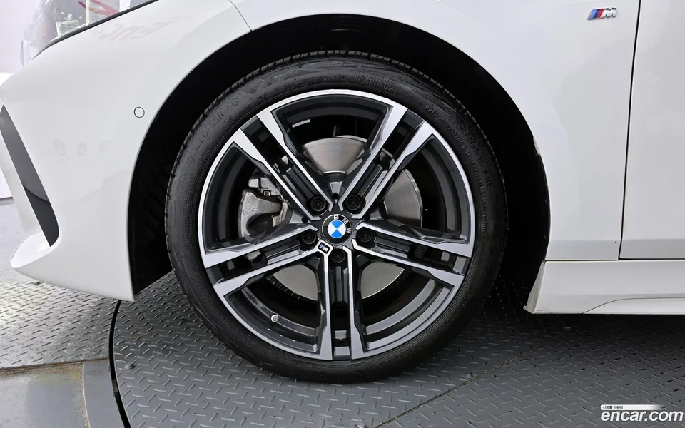 BMW 1 Series 120i M 2023 — миниатюра 5