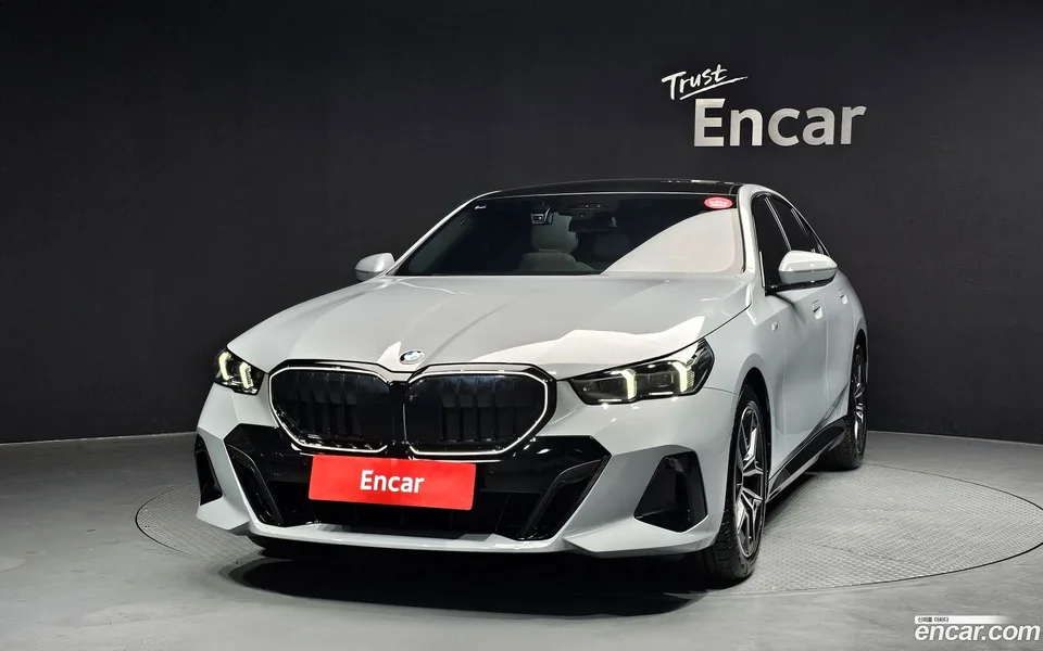 BMW 5 Series 520i 2024 — миниатюра 3