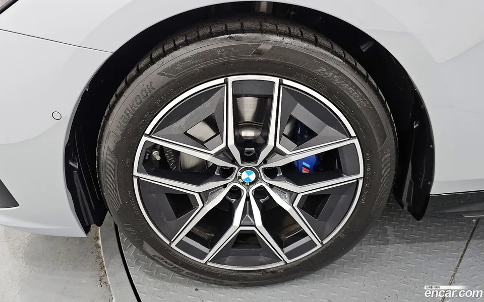 BMW 5 Series 520i M 2024 — миниатюра 2