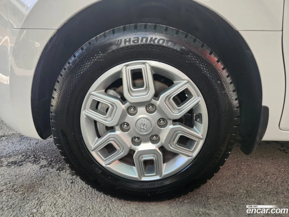 Hyundai Staria L3.5 11 2023 — thumbnail 2