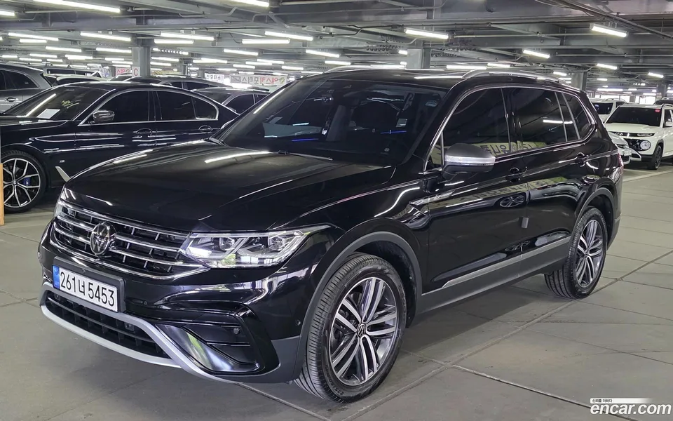 Volkswagen Tiguan Allspace 2.0 TSI 2024 — фото 1, купить с доставкой в Москву