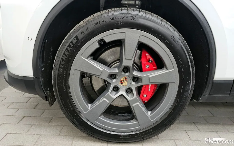 Porsche Macan Electric 4S 2025 — миниатюра 2