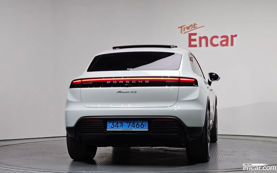 Porsche Macan Electric 4S 2025 — миниатюра 4
