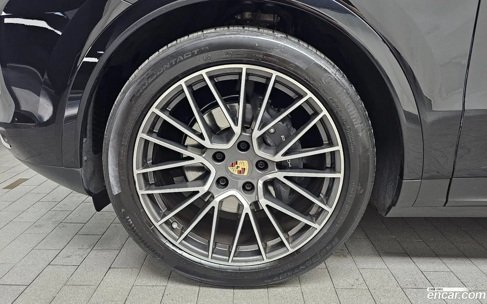 Porsche Cayenne 3.0 2023 — миниатюра 2