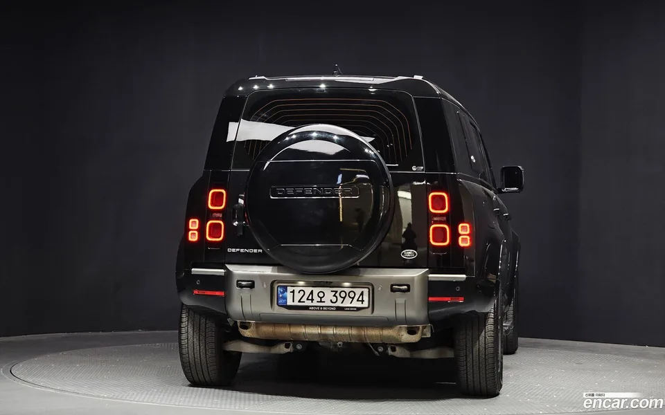 Land Rover Defender 110 P300 X- SE 2022 — миниатюра 4