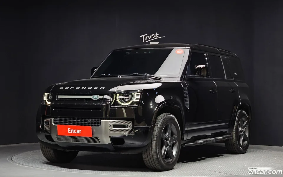 Land Rover Defender 110 P300 X- SE 2022 — фото 1, купить с доставкой в Москву