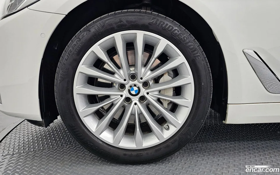BMW 5 Series 530i 2022 — миниатюра 5