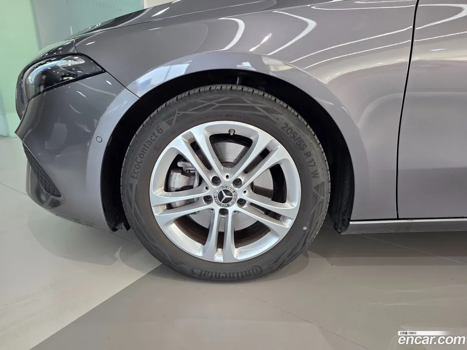 Mercedes-Benz A-Class A220 2025 — миниатюра 2