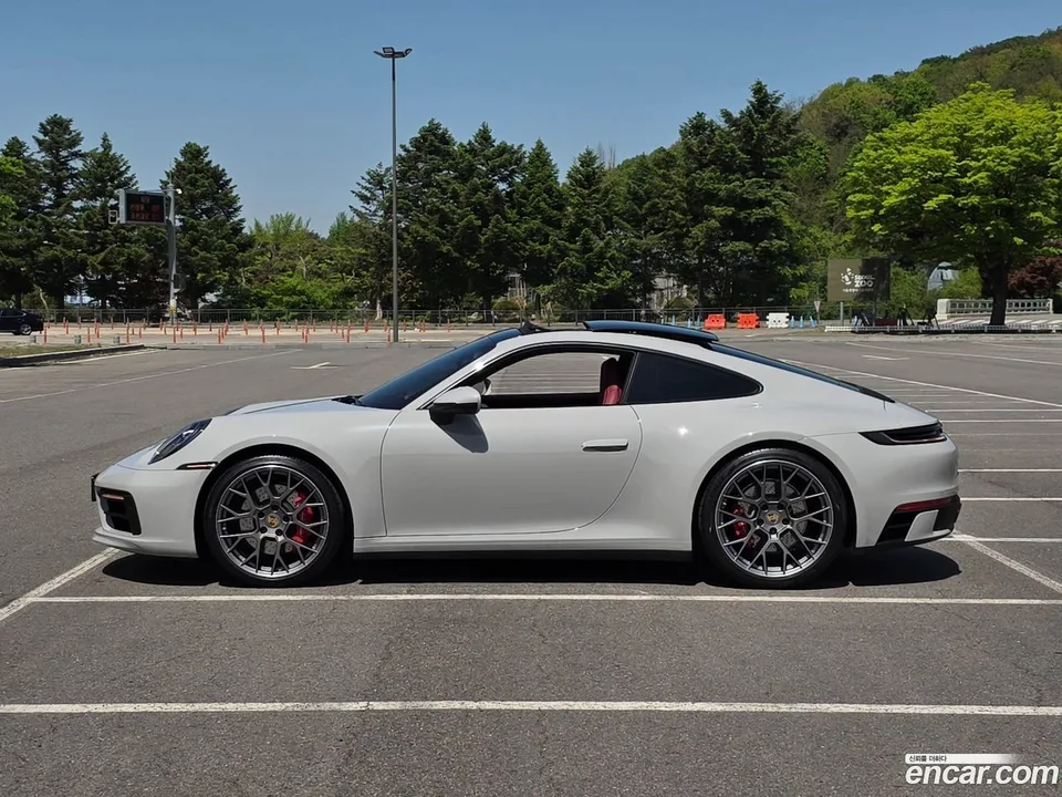 Porsche 911 (992) 4S 2024 — миниатюра 4