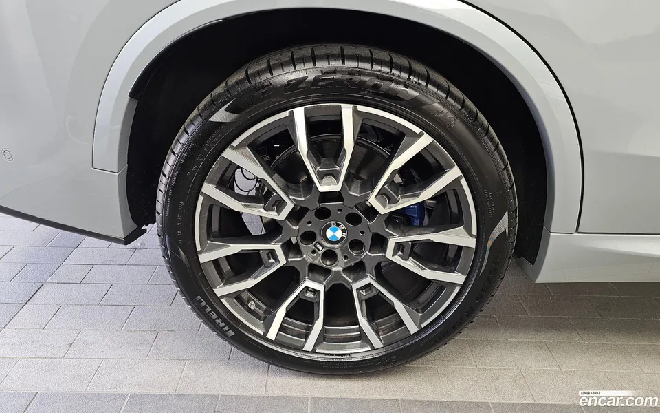 BMW X5 xDrive 40i M 2023 — миниатюра 2