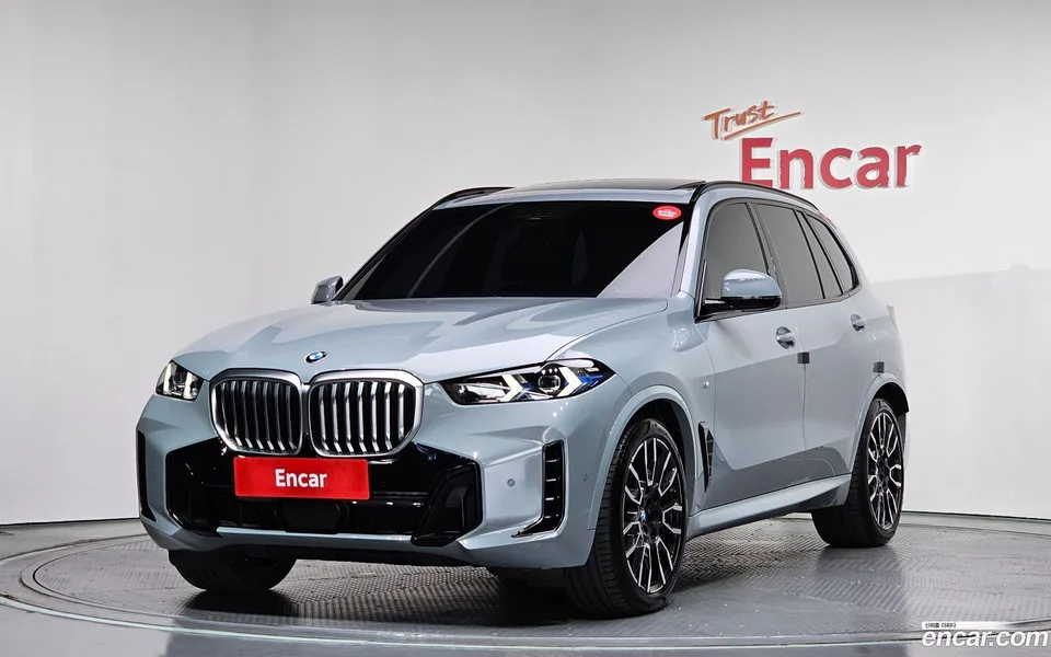 BMW X5 xDrive 40i M 2023 — фото 1, купить с доставкой в Москву