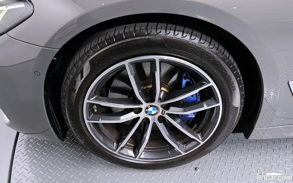 BMW 5 Series 520i M 2022 — миниатюра 5