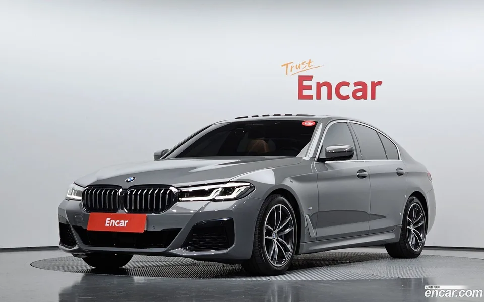 BMW 5 Series 520i M 2022 — фото 1, купить с доставкой в Москву