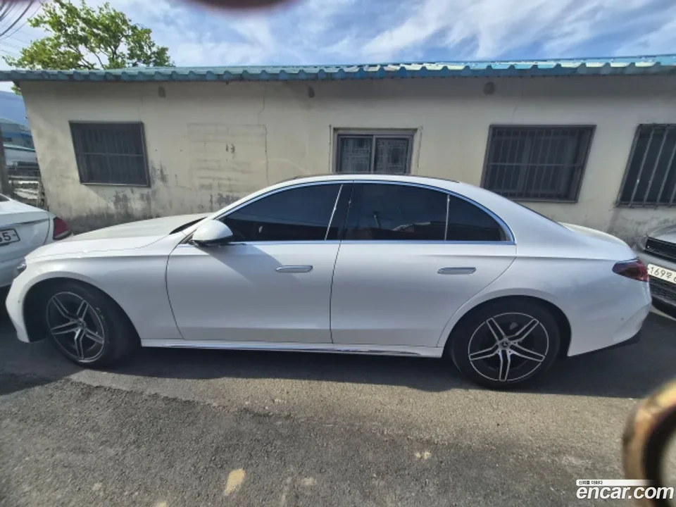 Mercedes-Benz E-Class E300 4MATIC AMG Line 2025 — миниатюра 3