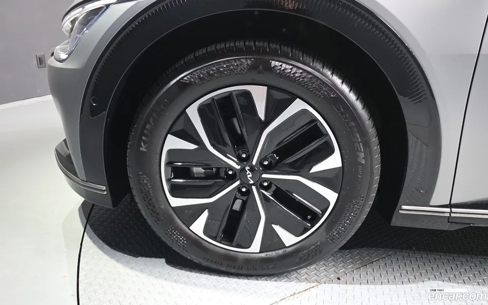 Kia EV6 4WD 2023 — миниатюра 2