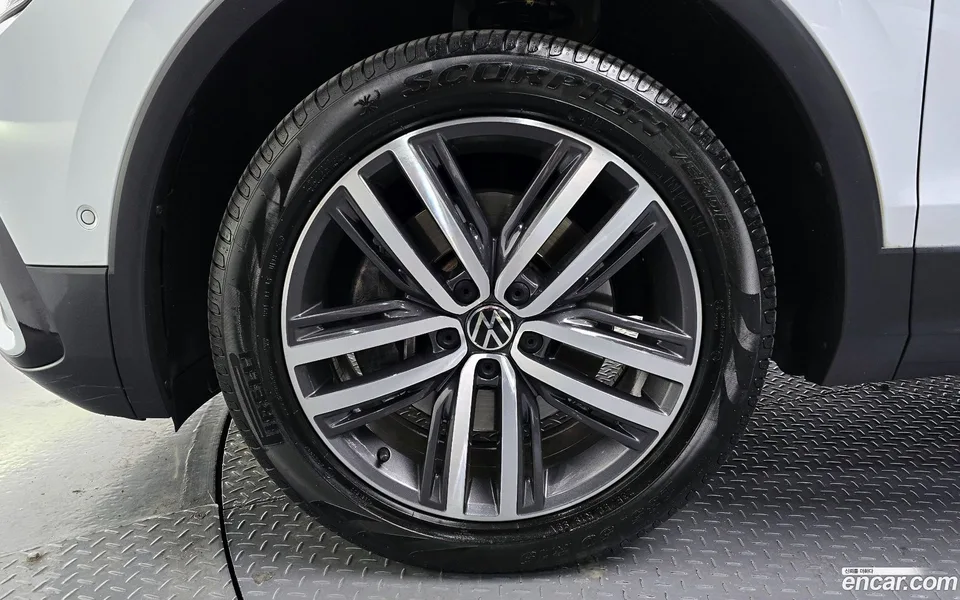 Volkswagen Tiguan Allspace 2.0 TSI 2023 — миниатюра 5