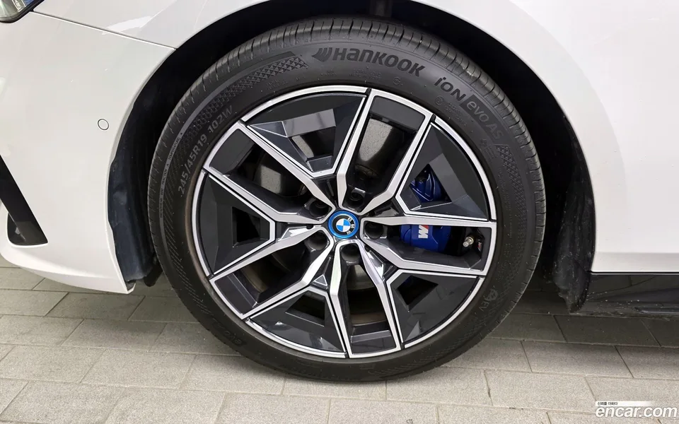 BMW i5 eDrive 40 M 2023 — миниатюра 2