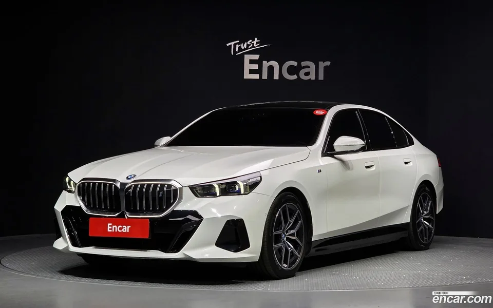 BMW i5 eDrive 40 M 2023 — фото 1, купить с доставкой в Москву