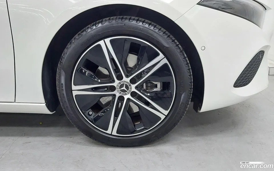 Mercedes-Benz A-Class A220 2024 — миниатюра 2