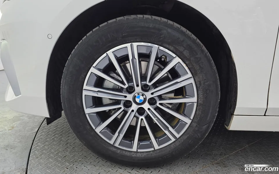 BMW 2 Series Active Tourer 220i 2023 — миниатюра 2