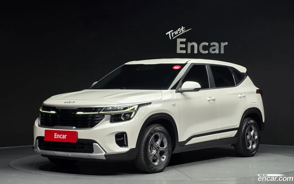 Kia Seltos 1.6 2WD 2023 — фото 1, купить с доставкой в Москву