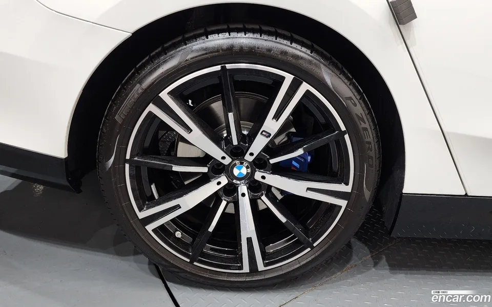 BMW 5 Series 530i xDrive M 2025 — миниатюра 2