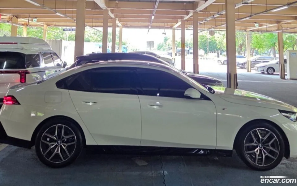 BMW 5 Series 520i M 2025 — миниатюра 3