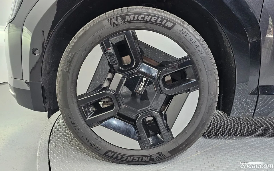 Kia EV9 4WD 2023 — миниатюра 2