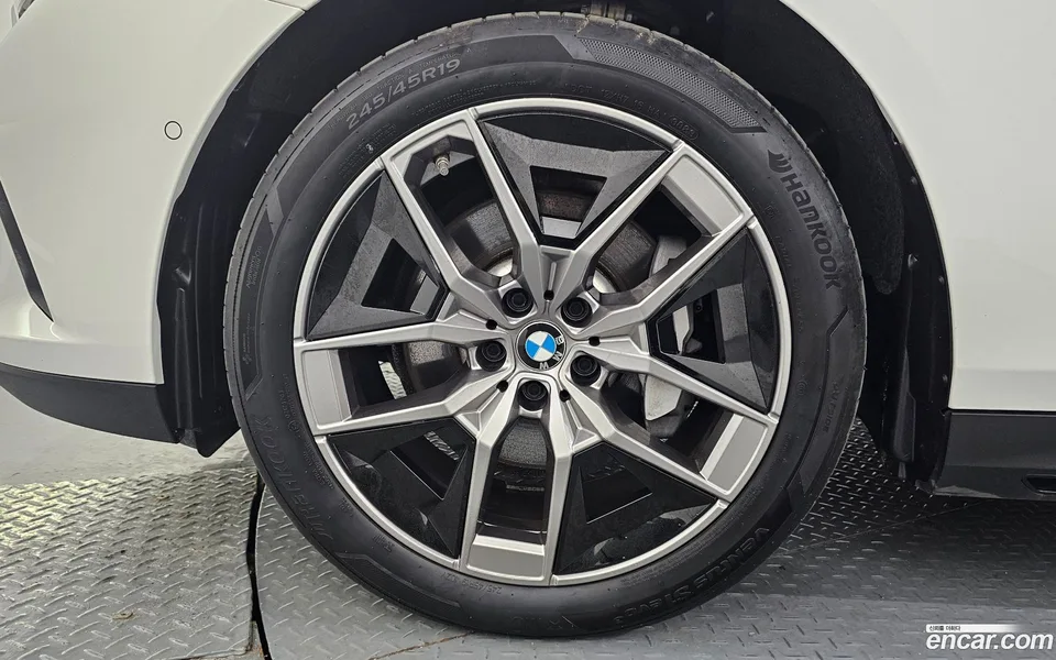 BMW 5 Series 530i xDrive 2023 — миниатюра 2
