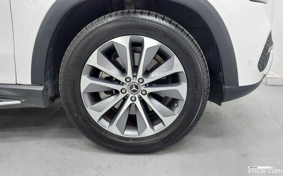 Mercedes-Benz GLE-Class GLE300d 4MATIC 2023 — миниатюра 2