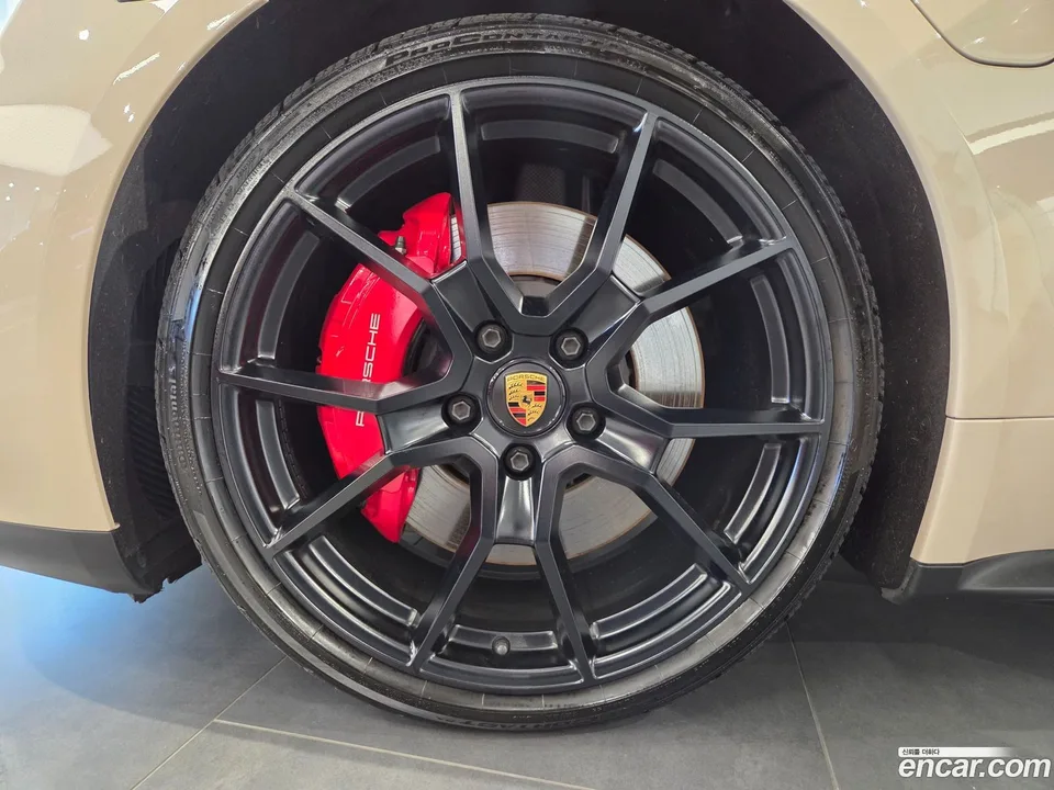 Porsche Taycan GTS 2023 — миниатюра 5