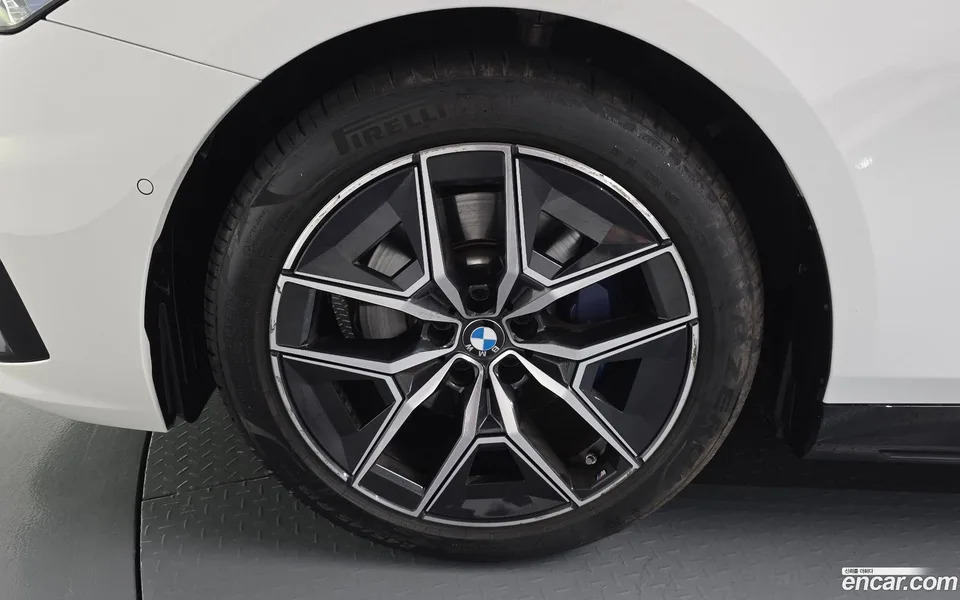 BMW 5 Series 520i M 2025 — миниатюра 2