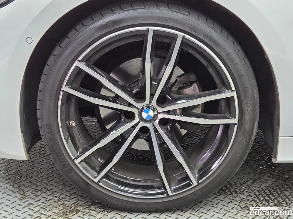BMW 3 Series 320i M 2022 — миниатюра 2