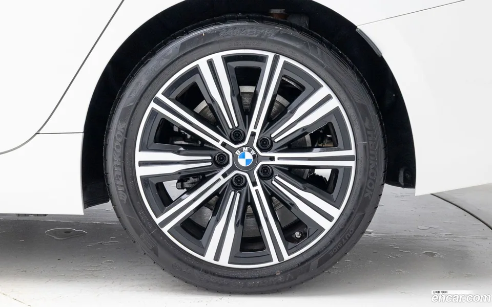 BMW 3 Series 320i 2025 — миниатюра 2