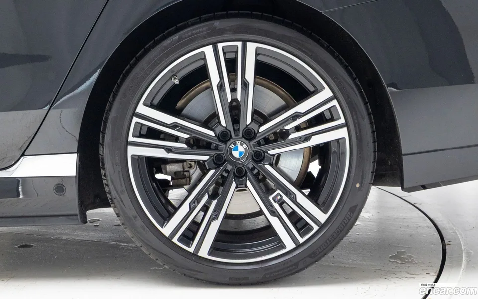 BMW 7 Series 750e xDrive M 2024 — миниатюра 2