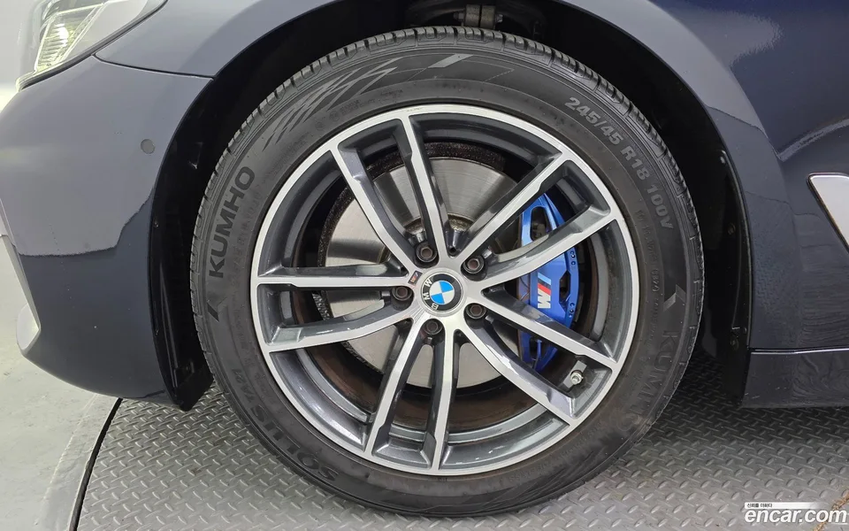 BMW 5 Series 520i M 2022 — миниатюра 2