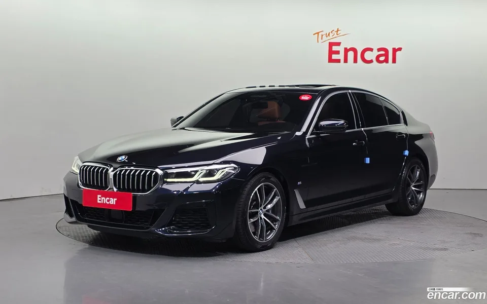 BMW 5 Series 520i M 2022 — фото 1, купить с доставкой в Москву
